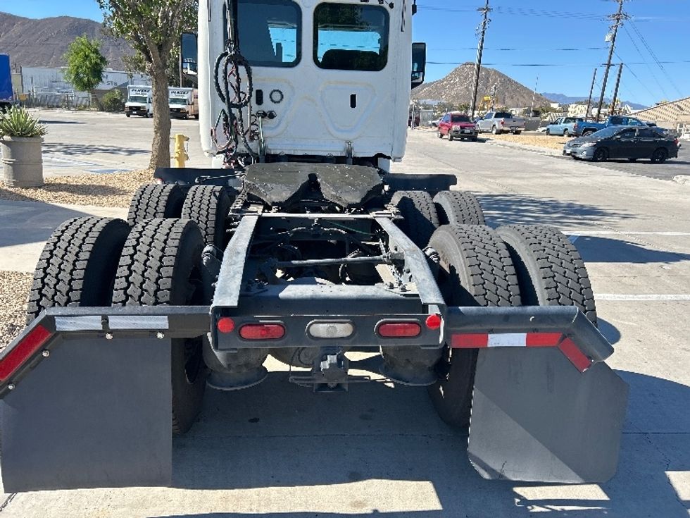 Day Cab Tractor-Heavy Duty Tractors-Freightliner-2019-T12664ST-Fontana-CA-424,778\n\t\tmiles-$ 44,750 - Image 6