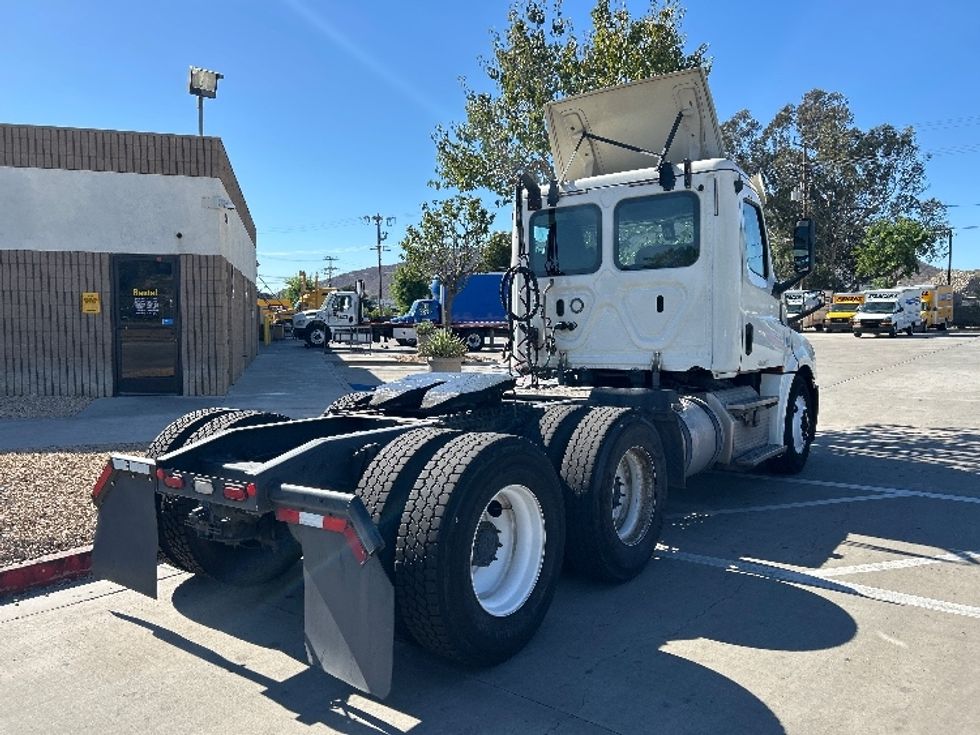 Day Cab Tractor-Heavy Duty Tractors-Freightliner-2019-T12664ST-Fontana-CA-424,778\n\t\tmiles-$ 44,750 - Image 7
