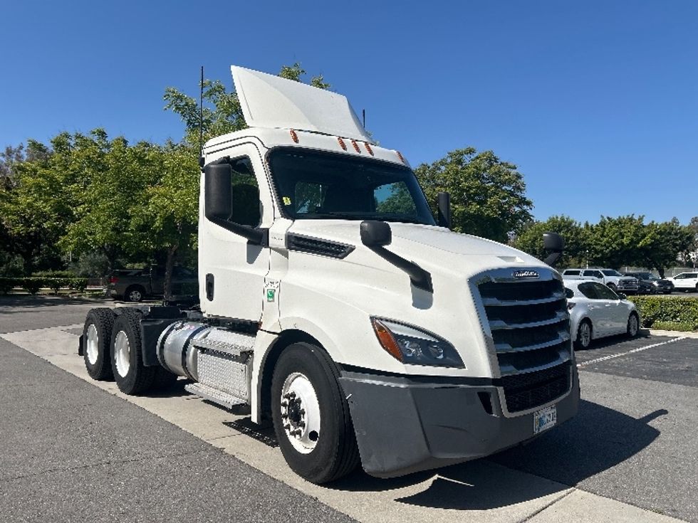 Day Cab Tractor-Heavy Duty Tractors-Freightliner-2019-T12664ST-Fontana-CA-478,347\n\t\tmiles-$ 36,250 - Image 1