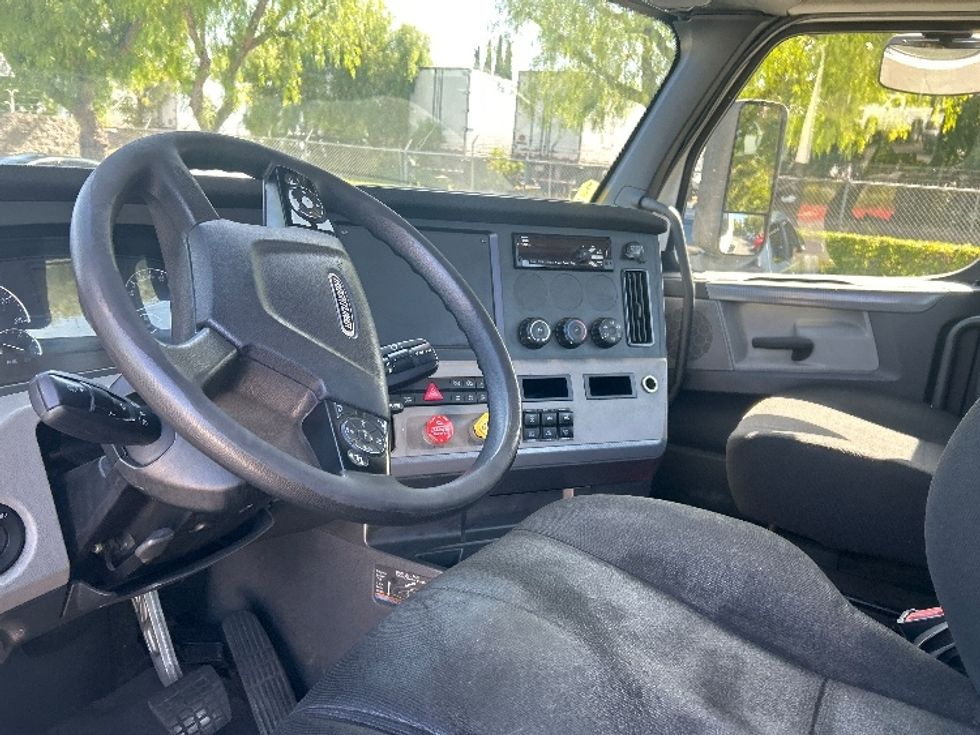 Day Cab Tractor-Heavy Duty Tractors-Freightliner-2019-T12664ST-Fontana-CA-478,347\n\t\tmiles-$ 36,250 - Image 10