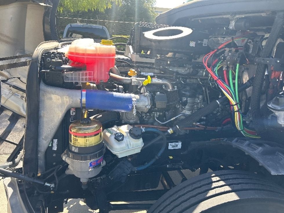Day Cab Tractor-Heavy Duty Tractors-Freightliner-2019-T12664ST-Fontana-CA-478,347\n\t\tmiles-$ 36,250 - Image 16