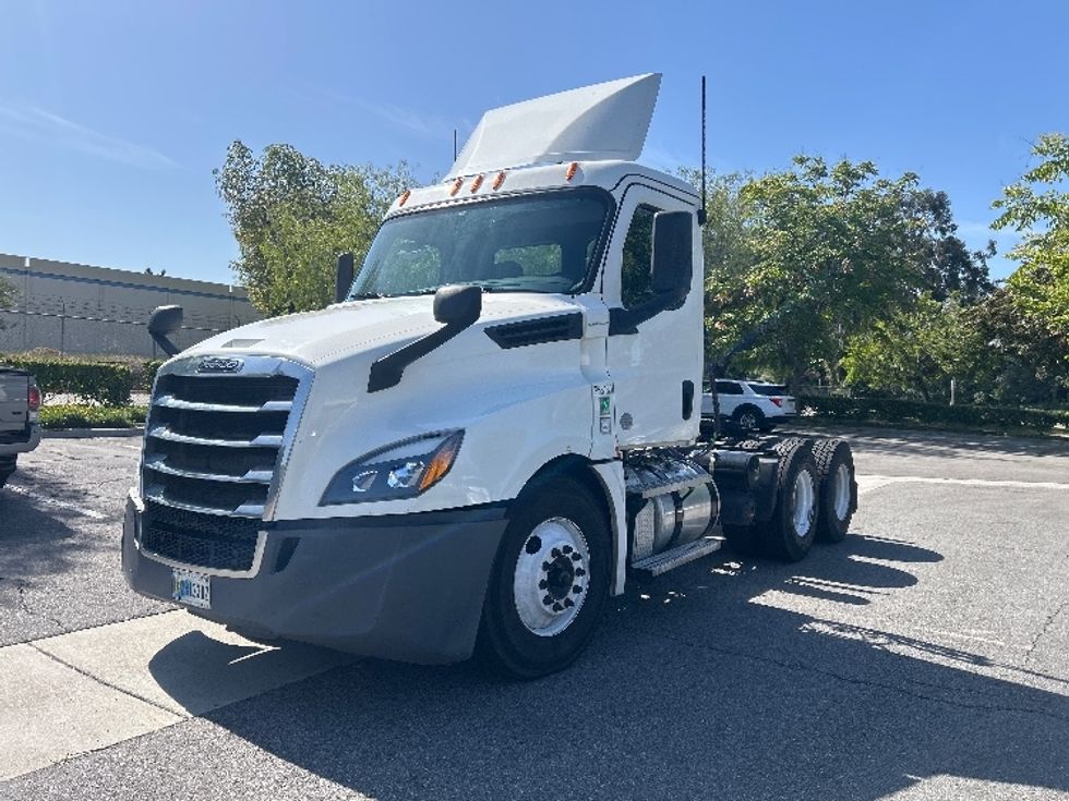 Day Cab Tractor-Heavy Duty Tractors-Freightliner-2019-T12664ST-Fontana-CA-478,347\n\t\tmiles-$ 36,250 - Image 3
