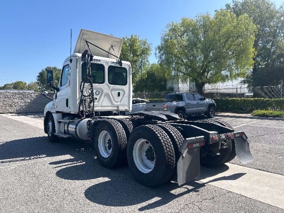 Day Cab Tractor-Heavy Duty Tractors-Freightliner-2019-T12664ST-Fontana-CA-478,347\n\t\tmiles-$ 36,250 - Image 5