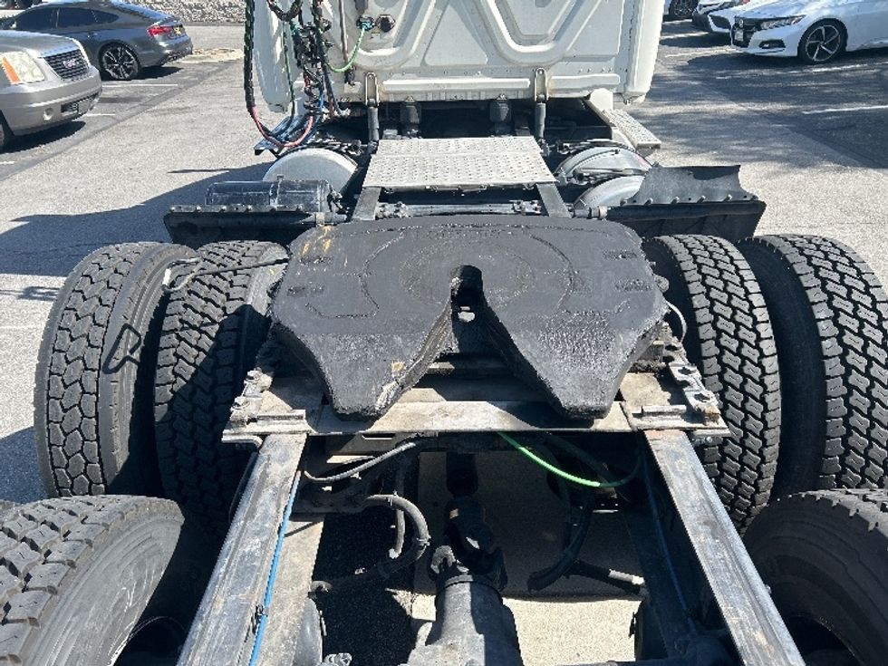 Day Cab Tractor-Heavy Duty Tractors-Freightliner-2019-T12664ST-Fontana-CA-478,347\n\t\tmiles-$ 36,250 - Image 6