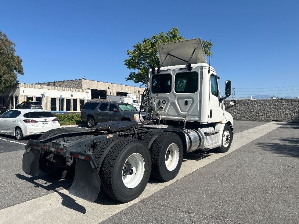 Day Cab Tractor-Heavy Duty Tractors-Freightliner-2019-T12664ST-Fontana-CA-478,347\n\t\tmiles-$ 36,250 - Image 7