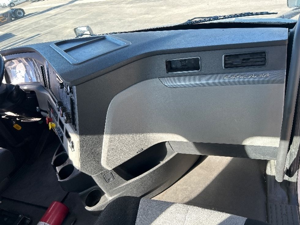 Day Cab Tractor-Heavy Duty Tractors-Freightliner-2019-T12664ST-Fontana-CA-494,108\n\t\tmiles-$ 40,250 - Image 13