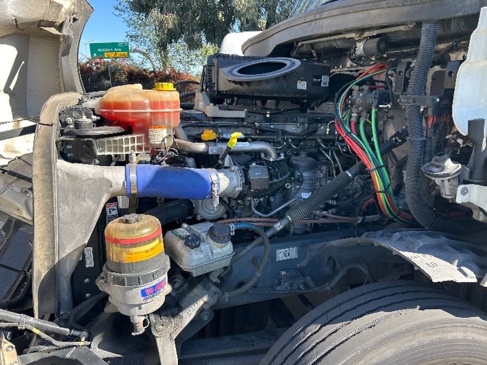 Day Cab Tractor-Heavy Duty Tractors-Freightliner-2019-T12664ST-Fontana-CA-494,108\n\t\tmiles-$ 40,250 - Image 16