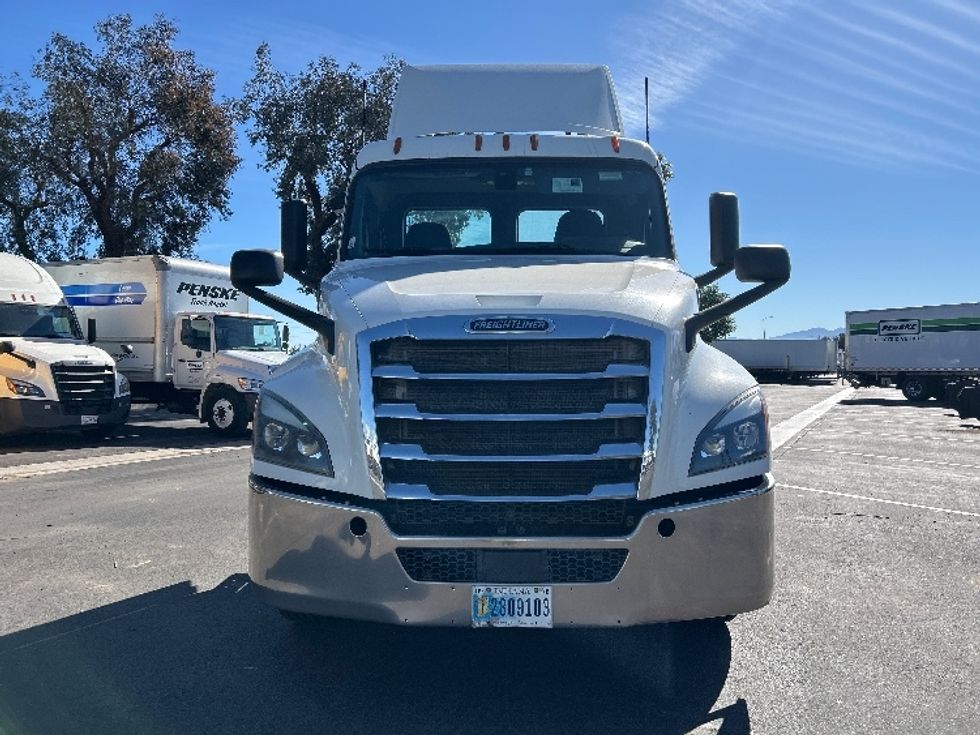 Day Cab Tractor-Heavy Duty Tractors-Freightliner-2019-T12664ST-Fontana-CA-494,108\n\t\tmiles-$ 40,250 - Image 2