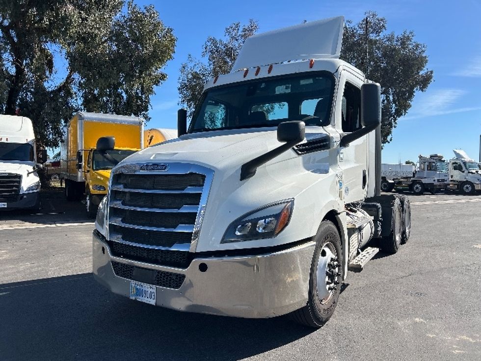 Day Cab Tractor-Heavy Duty Tractors-Freightliner-2019-T12664ST-Fontana-CA-494,108\n\t\tmiles-$ 40,250 - Image 3