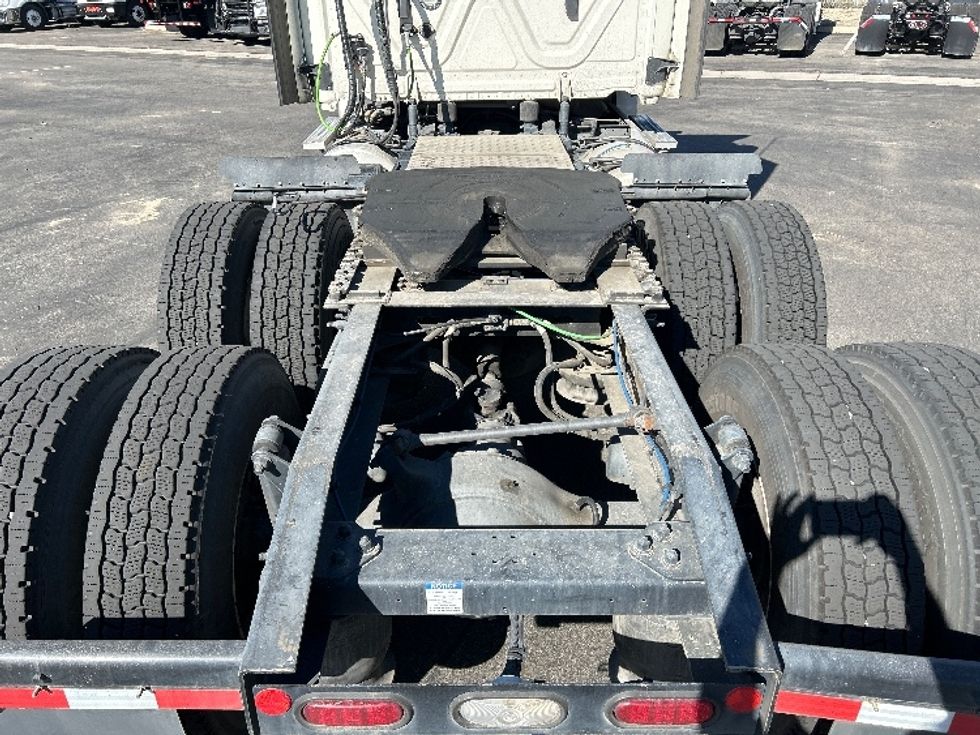 Day Cab Tractor-Heavy Duty Tractors-Freightliner-2019-T12664ST-Fontana-CA-494,108\n\t\tmiles-$ 40,250 - Image 6