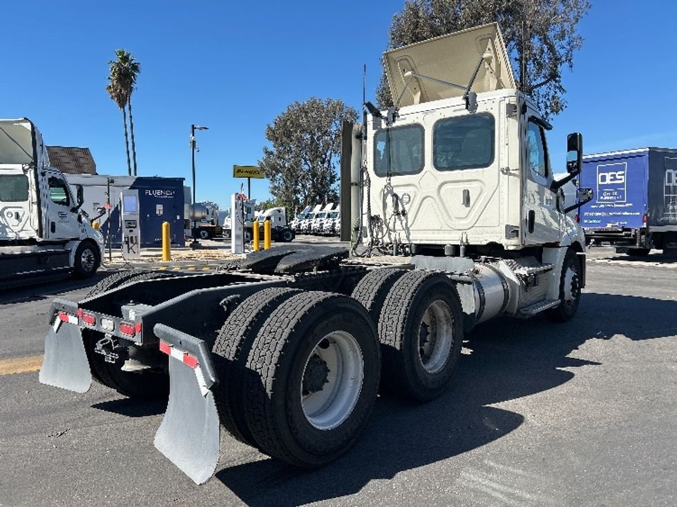 Day Cab Tractor-Heavy Duty Tractors-Freightliner-2019-T12664ST-Fontana-CA-494,108\n\t\tmiles-$ 40,250 - Image 7