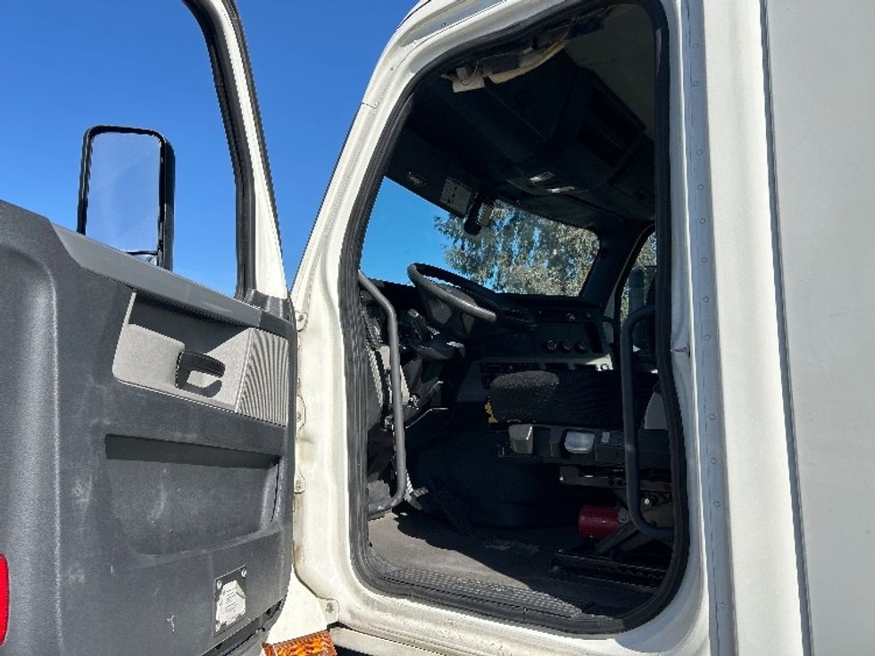 Day Cab Tractor-Heavy Duty Tractors-Freightliner-2019-T12664ST-Fontana-CA-494,108\n\t\tmiles-$ 40,250 - Image 9
