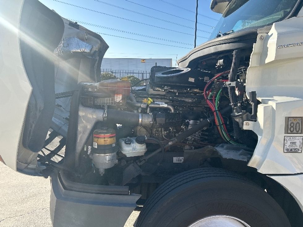 Day Cab Tractor-Heavy Duty Tractors-Freightliner-2019-T12664ST-Fontana-CA-507,816\n\t\tmiles-$ 38,750 - Image 16