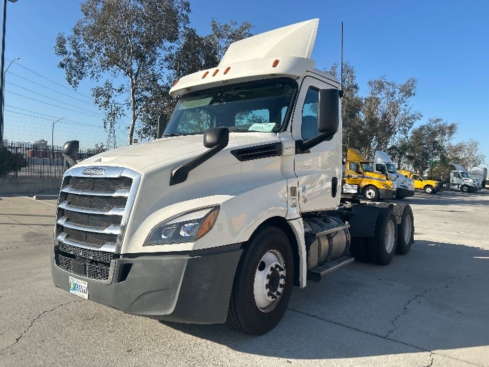 Day Cab Tractor-Heavy Duty Tractors-Freightliner-2019-T12664ST-Fontana-CA-507,816\n\t\tmiles-$ 38,750 - Image 3