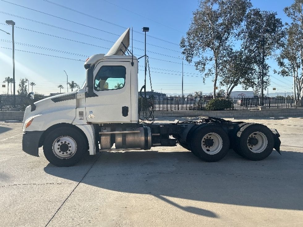 Day Cab Tractor-Heavy Duty Tractors-Freightliner-2019-T12664ST-Fontana-CA-507,816\n\t\tmiles-$ 38,750 - Image 4