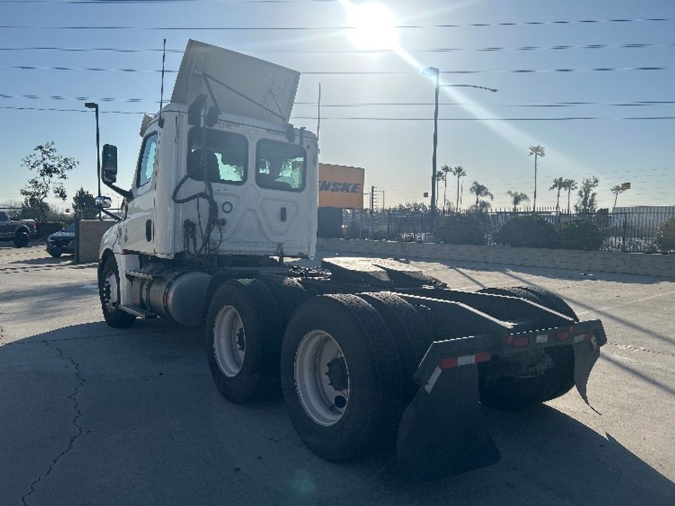 Day Cab Tractor-Heavy Duty Tractors-Freightliner-2019-T12664ST-Fontana-CA-507,816\n\t\tmiles-$ 38,750 - Image 5