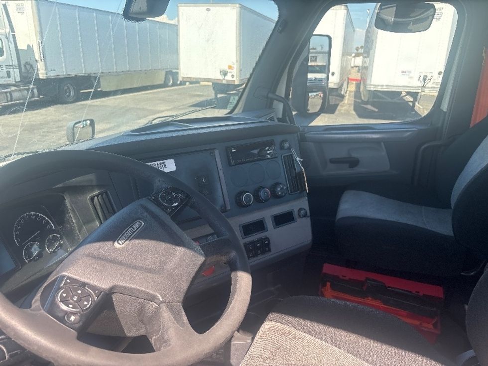 Day Cab Tractor-Heavy Duty Tractors-Freightliner-2019-T12664ST-Fontana-CA-572,799\n\t\tmiles-$ 34,750 - Image 10