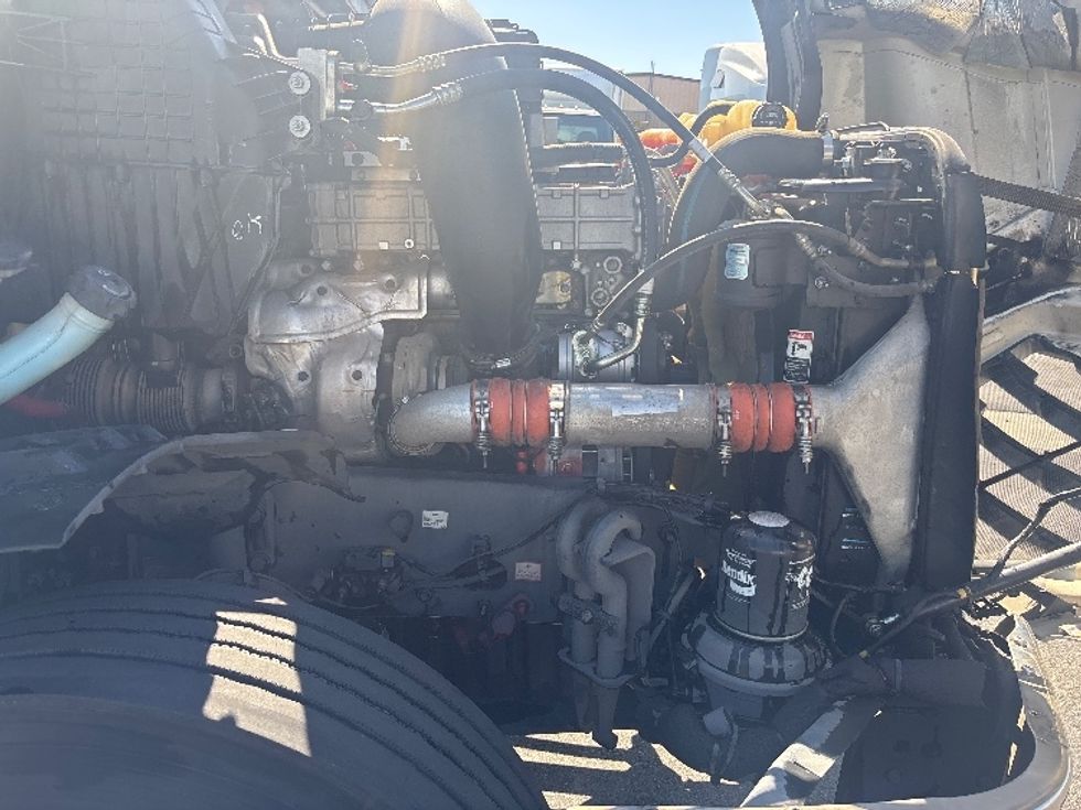 Day Cab Tractor-Heavy Duty Tractors-Freightliner-2019-T12664ST-Fontana-CA-572,799\n\t\tmiles-$ 34,750 - Image 15