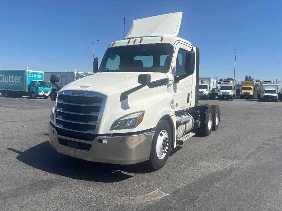 Day Cab Tractor-Heavy Duty Tractors-Freightliner-2019-T12664ST-Fontana-CA-572,799\n\t\tmiles-$ 34,750 - Image 3