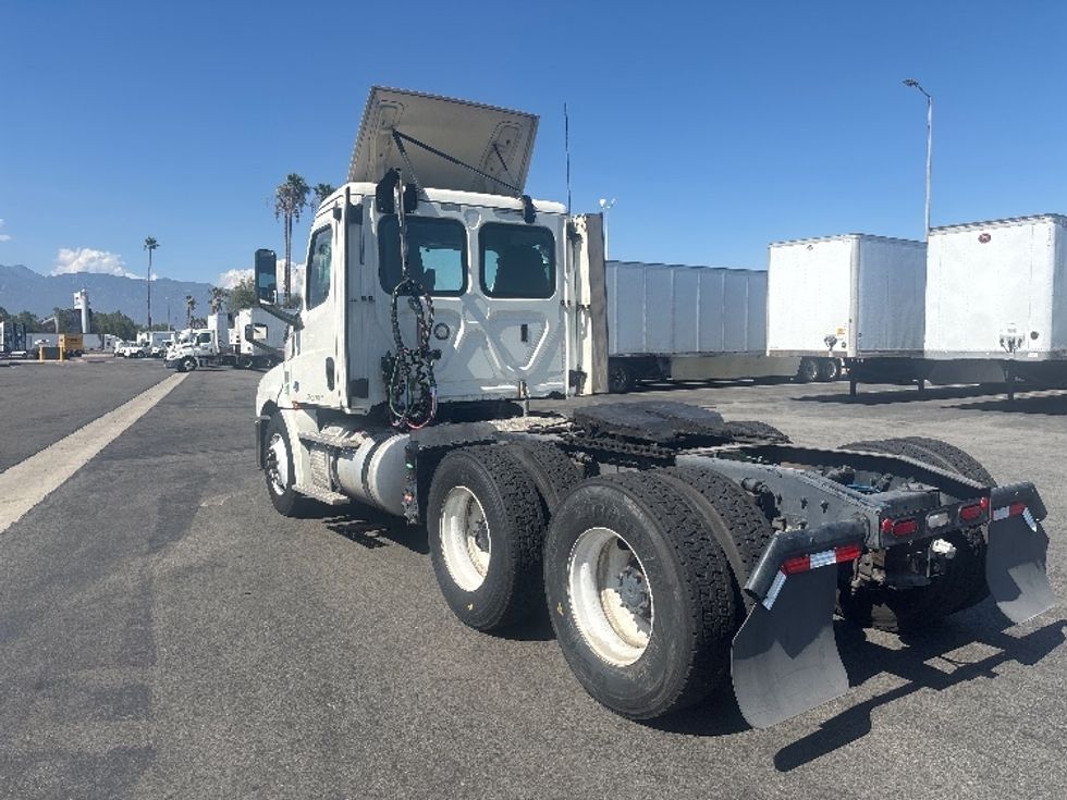 Day Cab Tractor-Heavy Duty Tractors-Freightliner-2019-T12664ST-Fontana-CA-572,799\n\t\tmiles-$ 34,750 - Image 5