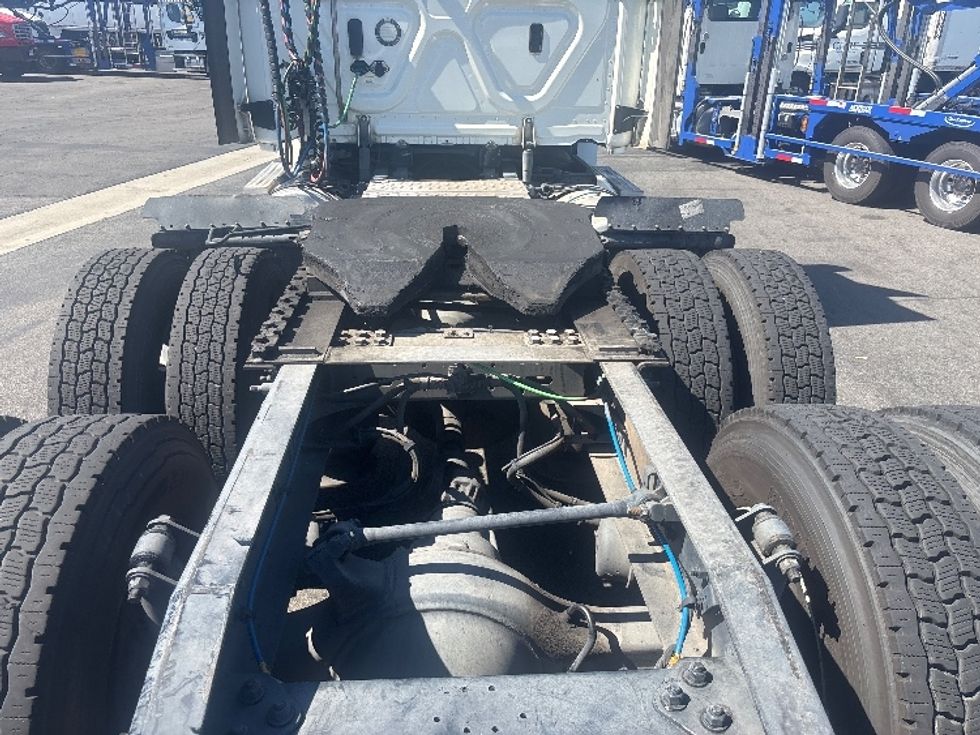 Day Cab Tractor-Heavy Duty Tractors-Freightliner-2019-T12664ST-Fontana-CA-572,799\n\t\tmiles-$ 34,750 - Image 6