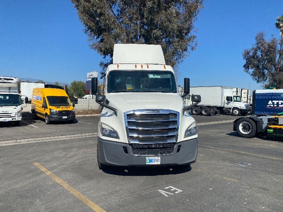 Day Cab Tractor-Heavy Duty Tractors-Freightliner-2019-T12664ST-Fontana-CA-630,456\n\t\tmiles-$ 36,750 - Image 2