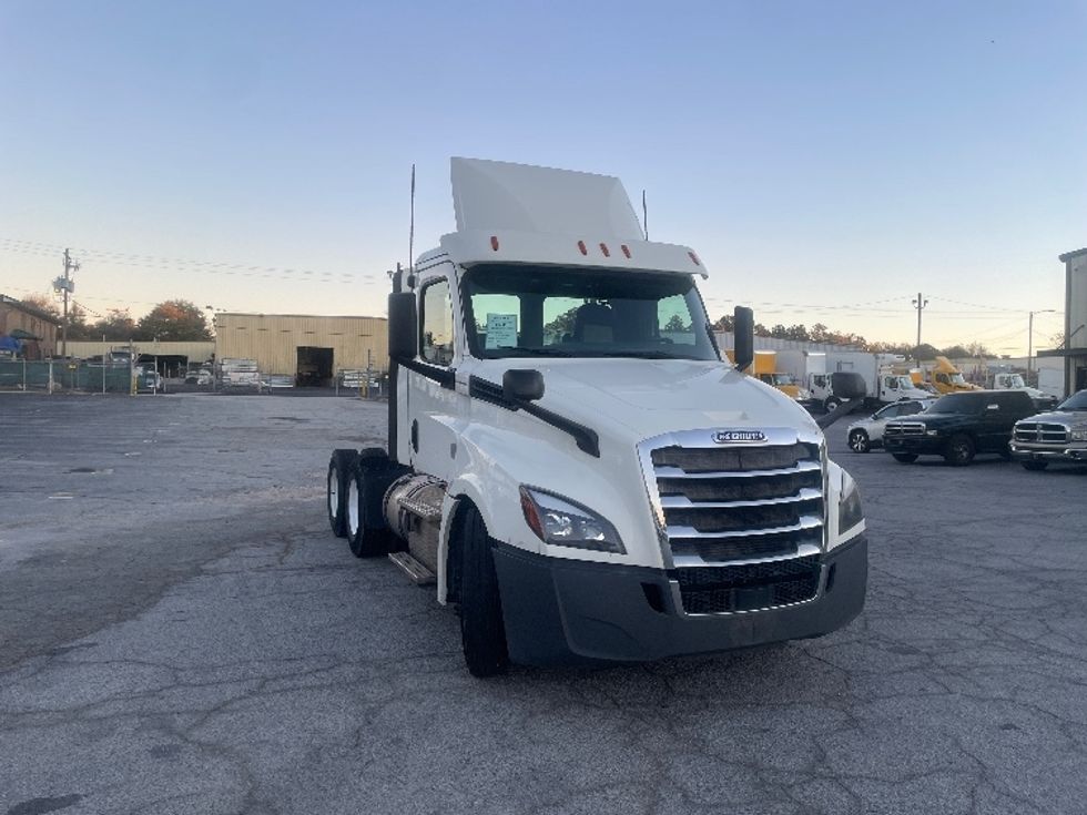 Day Cab Tractor-Heavy Duty Tractors-Freightliner-2019-T12664ST-Forest Park-GA-245,459\n\t\tmiles-$ 54,250 - Image 1