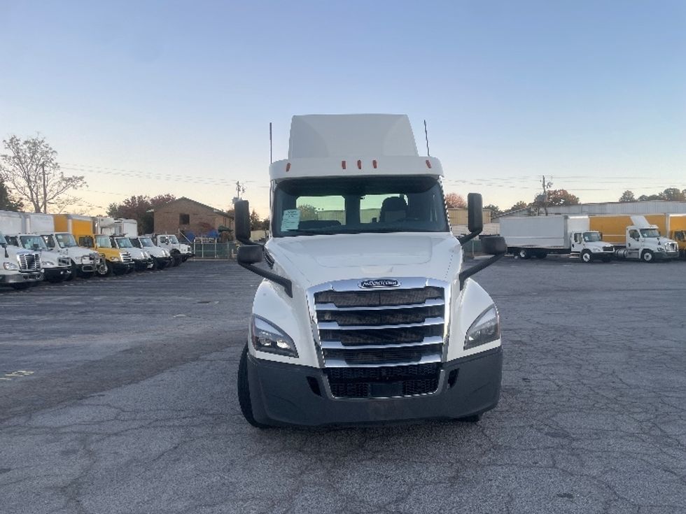 Day Cab Tractor-Heavy Duty Tractors-Freightliner-2019-T12664ST-Forest Park-GA-245,459\n\t\tmiles-$ 54,250 - Image 2