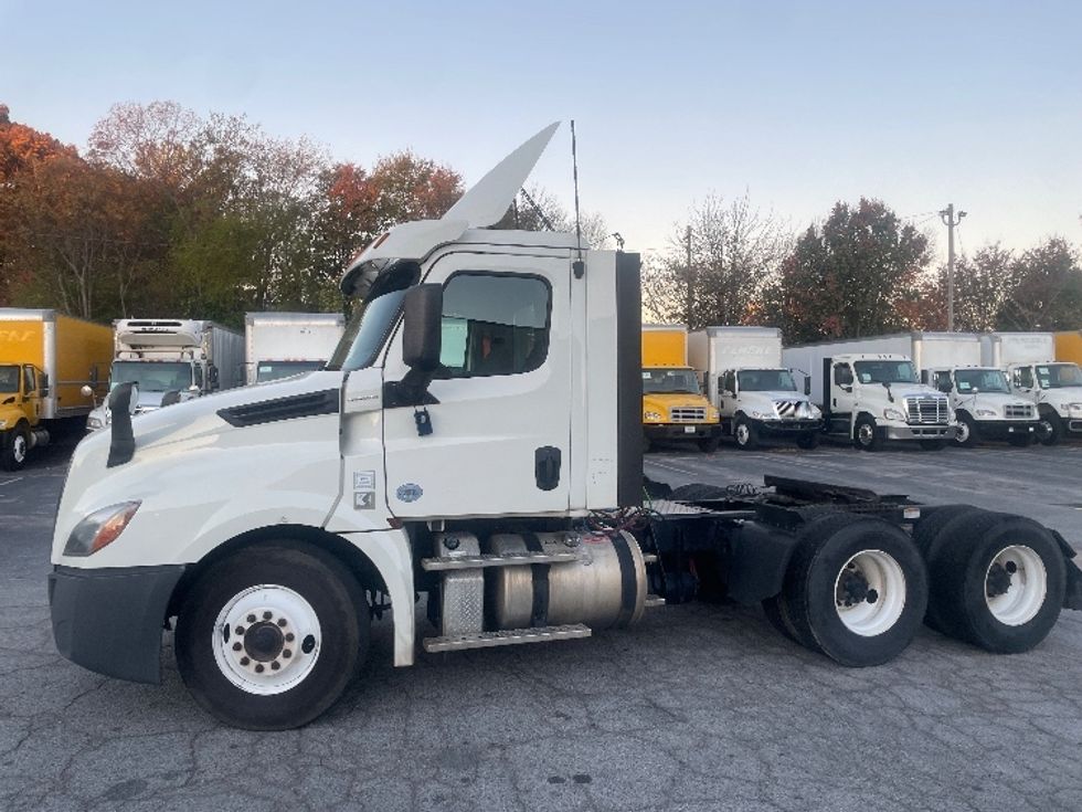 Day Cab Tractor-Heavy Duty Tractors-Freightliner-2019-T12664ST-Forest Park-GA-245,459\n\t\tmiles-$ 54,250 - Image 4