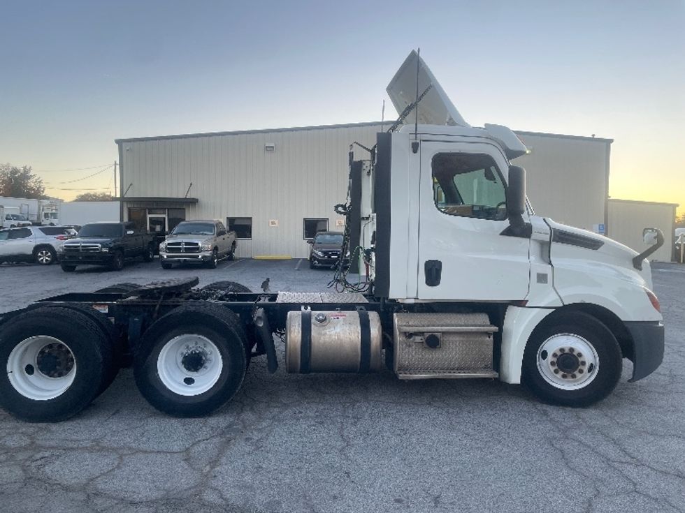 Day Cab Tractor-Heavy Duty Tractors-Freightliner-2019-T12664ST-Forest Park-GA-245,459\n\t\tmiles-$ 54,250 - Image 8