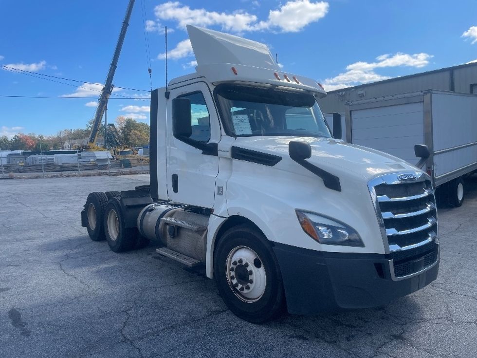 Day Cab Tractor-Heavy Duty Tractors-Freightliner-2019-T12664ST-Forest Park-GA-257,985\n\t\tmiles-$ 53,500 - Image 1