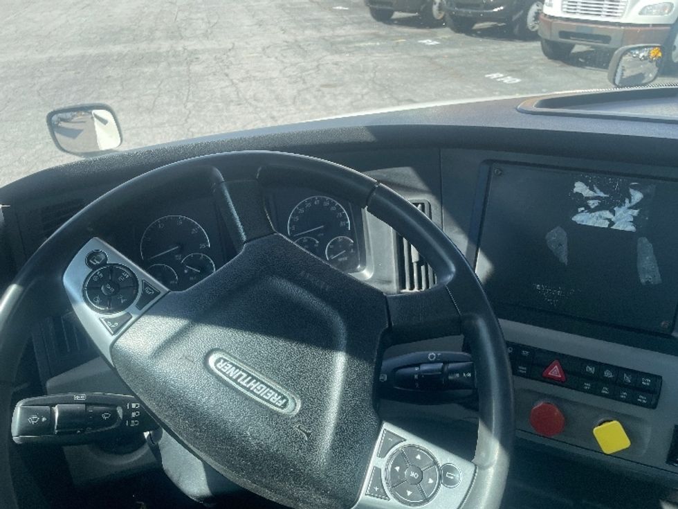 Day Cab Tractor-Heavy Duty Tractors-Freightliner-2019-T12664ST-Forest Park-GA-257,985\n\t\tmiles-$ 53,500 - Image 11
