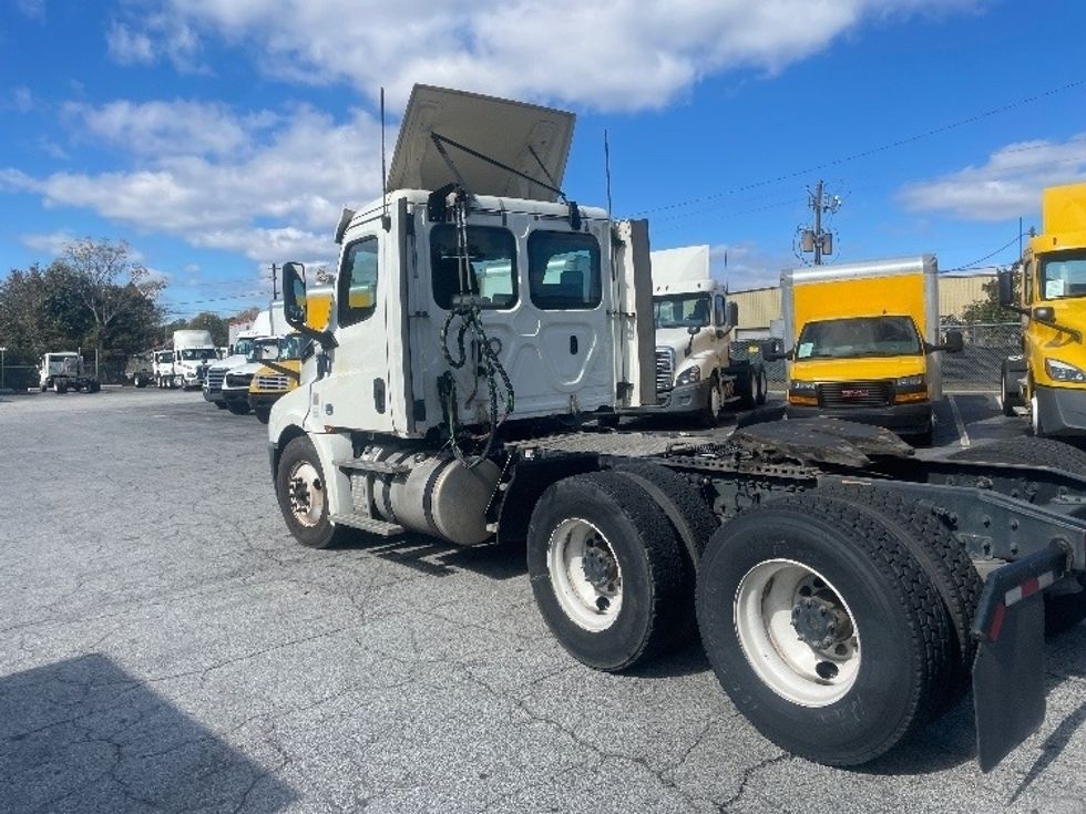 Day Cab Tractor-Heavy Duty Tractors-Freightliner-2019-T12664ST-Forest Park-GA-257,985\n\t\tmiles-$ 53,500 - Image 5