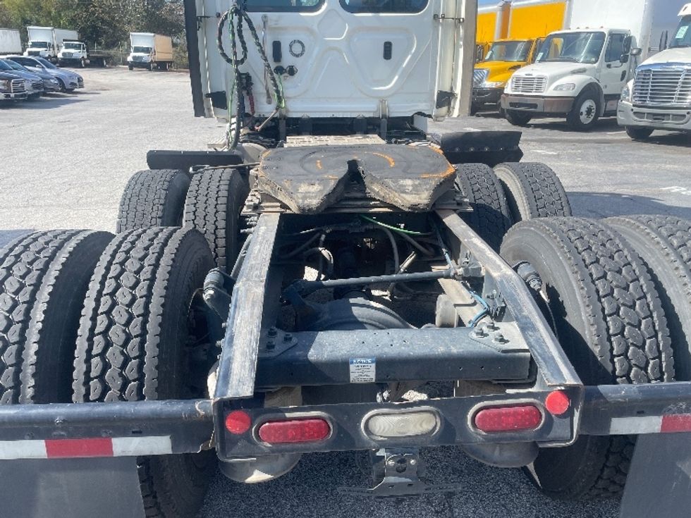 Day Cab Tractor-Heavy Duty Tractors-Freightliner-2019-T12664ST-Forest Park-GA-257,985\n\t\tmiles-$ 53,500 - Image 6