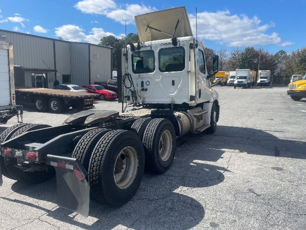 Day Cab Tractor-Heavy Duty Tractors-Freightliner-2019-T12664ST-Forest Park-GA-257,985\n\t\tmiles-$ 53,500 - Image 7