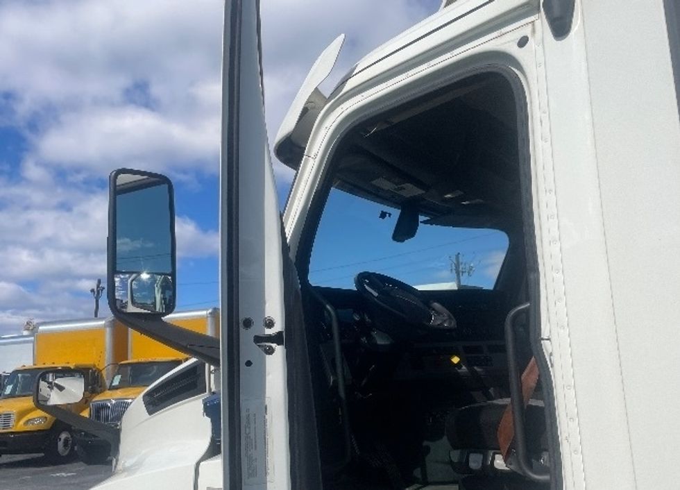 Day Cab Tractor-Heavy Duty Tractors-Freightliner-2019-T12664ST-Forest Park-GA-257,985\n\t\tmiles-$ 53,500 - Image 9