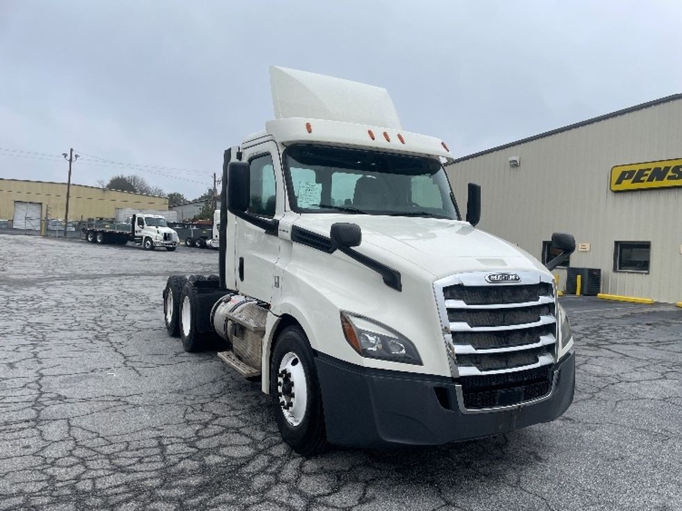 Day Cab Tractor-Heavy Duty Tractors-Freightliner-2019-T12664ST-Forest Park-GA-289,868\n\t\tmiles-$ 51,250 - Image 1