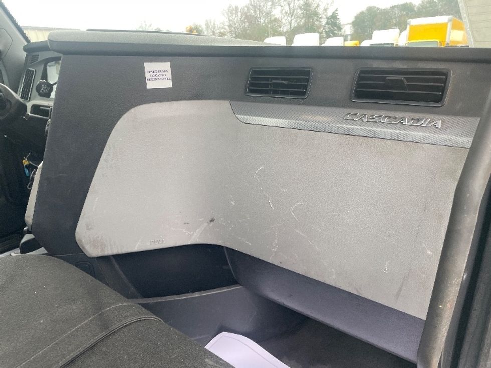 Day Cab Tractor-Heavy Duty Tractors-Freightliner-2019-T12664ST-Forest Park-GA-289,868\n\t\tmiles-$ 51,250 - Image 13