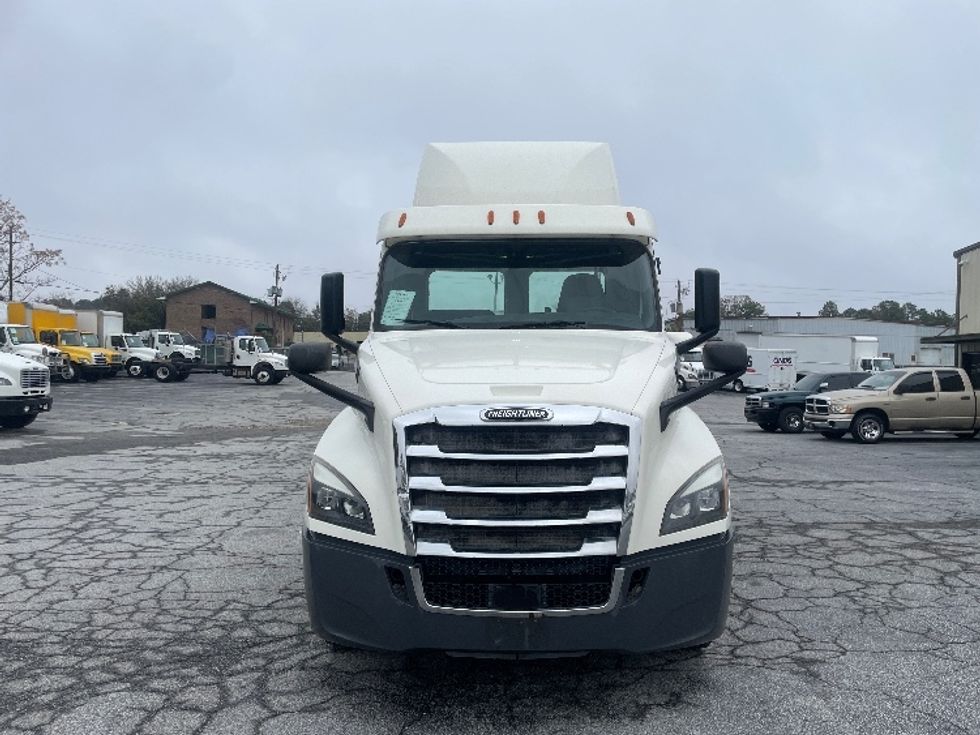 Day Cab Tractor-Heavy Duty Tractors-Freightliner-2019-T12664ST-Forest Park-GA-289,868\n\t\tmiles-$ 51,250 - Image 2