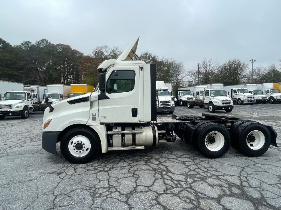 Day Cab Tractor-Heavy Duty Tractors-Freightliner-2019-T12664ST-Forest Park-GA-289,868\n\t\tmiles-$ 51,250 - Image 4
