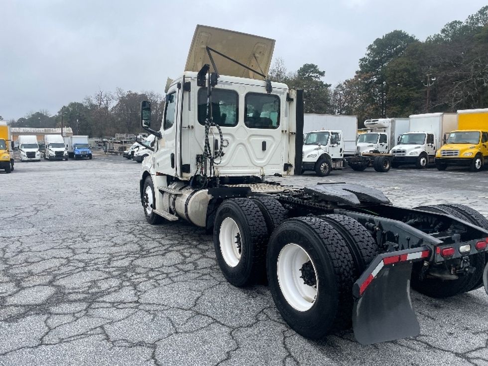 Day Cab Tractor-Heavy Duty Tractors-Freightliner-2019-T12664ST-Forest Park-GA-289,868\n\t\tmiles-$ 51,250 - Image 5