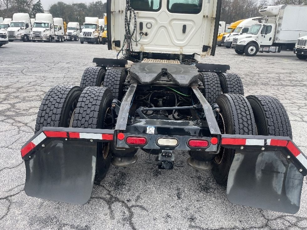 Day Cab Tractor-Heavy Duty Tractors-Freightliner-2019-T12664ST-Forest Park-GA-289,868\n\t\tmiles-$ 51,250 - Image 6