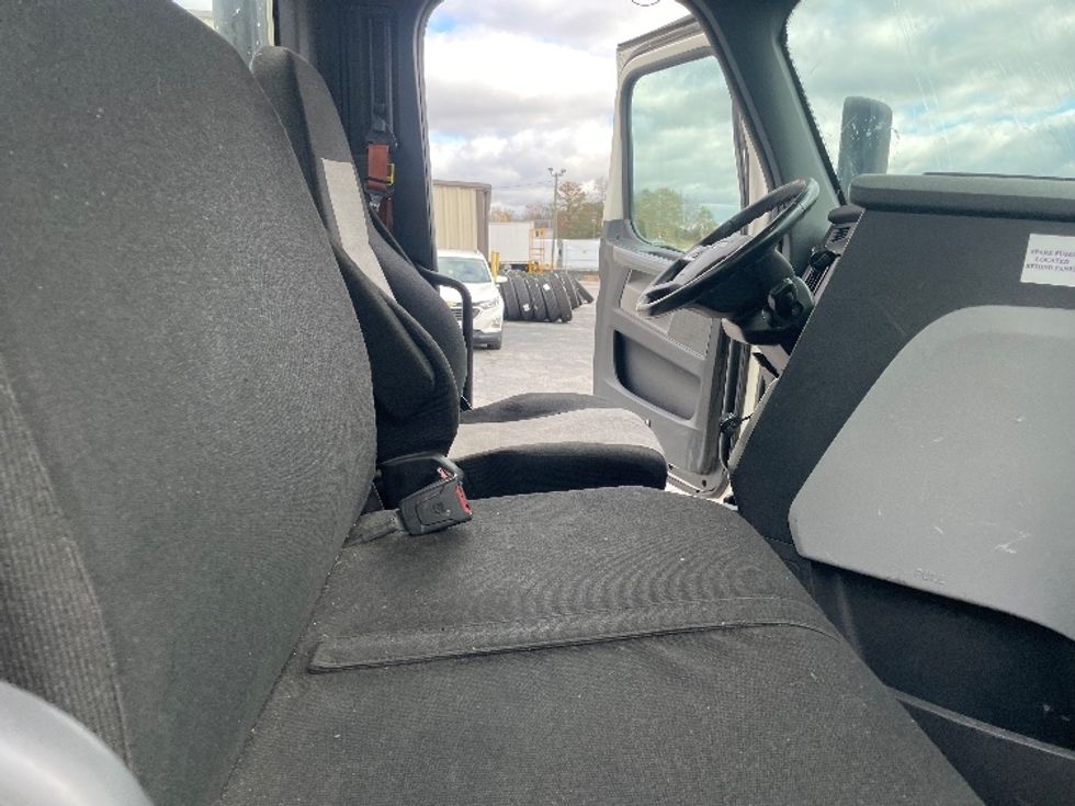 Day Cab Tractor-Heavy Duty Tractors-Freightliner-2019-T12664ST-Forest Park-GA-303,787\n\t\tmiles-$ 50,250 - Image 14