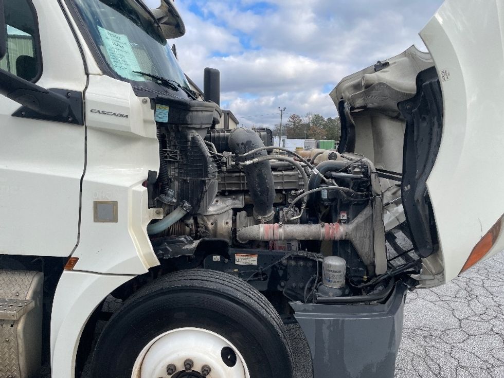 Day Cab Tractor-Heavy Duty Tractors-Freightliner-2019-T12664ST-Forest Park-GA-303,787\n\t\tmiles-$ 50,250 - Image 15