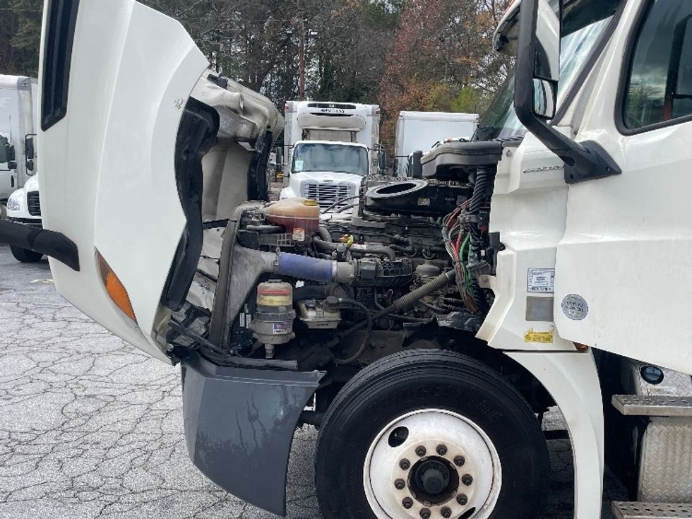 Day Cab Tractor-Heavy Duty Tractors-Freightliner-2019-T12664ST-Forest Park-GA-303,787\n\t\tmiles-$ 50,250 - Image 16