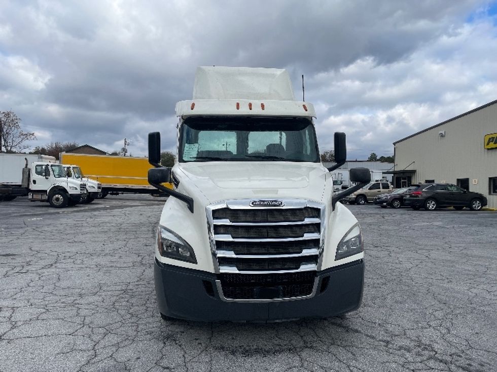 Day Cab Tractor-Heavy Duty Tractors-Freightliner-2019-T12664ST-Forest Park-GA-303,787\n\t\tmiles-$ 50,250 - Image 2