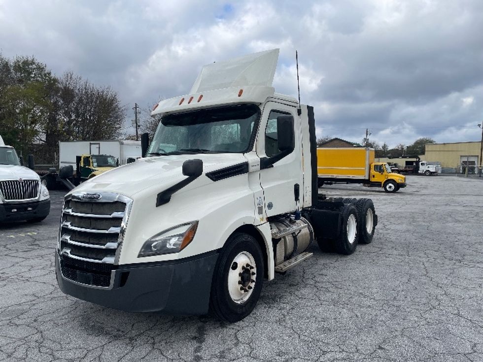 Day Cab Tractor-Heavy Duty Tractors-Freightliner-2019-T12664ST-Forest Park-GA-303,787\n\t\tmiles-$ 50,250 - Image 3