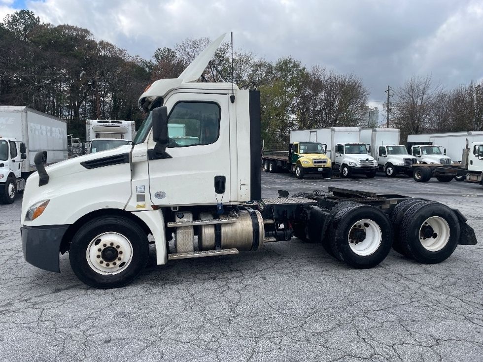 Day Cab Tractor-Heavy Duty Tractors-Freightliner-2019-T12664ST-Forest Park-GA-303,787\n\t\tmiles-$ 50,250 - Image 4