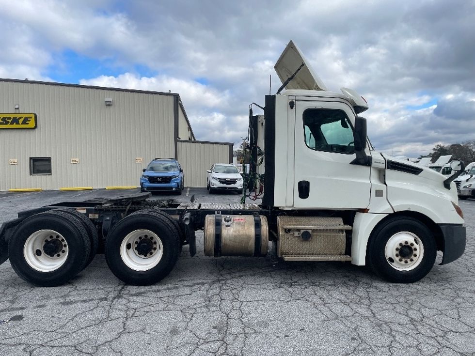 Day Cab Tractor-Heavy Duty Tractors-Freightliner-2019-T12664ST-Forest Park-GA-303,787\n\t\tmiles-$ 50,250 - Image 8