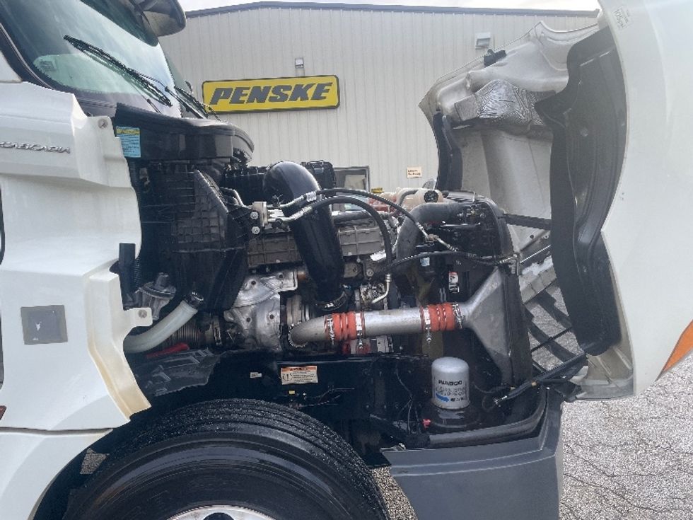 Day Cab Tractor-Heavy Duty Tractors-Freightliner-2019-T12664ST-Forest Park-GA-350,000\n\t\tmiles-$ 47,750 - Image 15